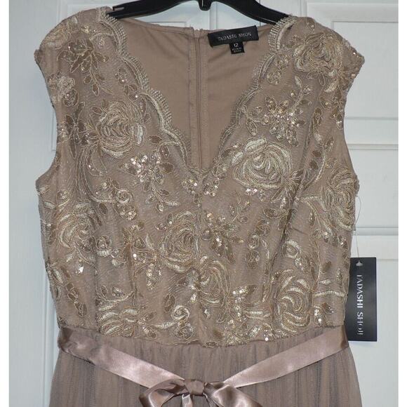 Tadashi Shoji Sleeveless V-Neck Embroidered Bodice Gown Gold/Latte Size 12 $488 - Picture 2 of 5